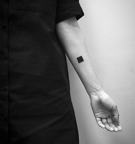 Geometric tattoo: meanings and ideas in pictures ❖❖❖  #geometric #ideas #meanings #pictures #tattoo ❖❖❖   The geometric tattoo is stylish, minimalist and elegant.  If you are wondering what geometric tattoo to choose and want to know more about their meanings, you've come across the right place!   Geometric tattoo: meanings and ideas in pictures  Triangle, circle, square, pyramid, rectangle - what is the symbolism of all these geometric figures?  Zoo... Geometric Tattos, Small Tattoos Arm, Chevron Tattoo, Powerful Tattoos, Square Tattoo, Minimalist Tattoo Meaning, Typography Tattoo, Simple Arm Tattoos, Paris Tattoo