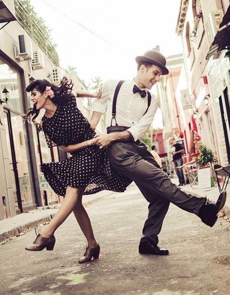 Lindy hop style clothes Vintage Dance Aesthetic, Swing Dance Aesthetic, Swing Dance Outfit, Swing Outfit, Jitterbug Dance, Swing Dance Moves, Danse Swing, Swing Fashion, Swing Jazz