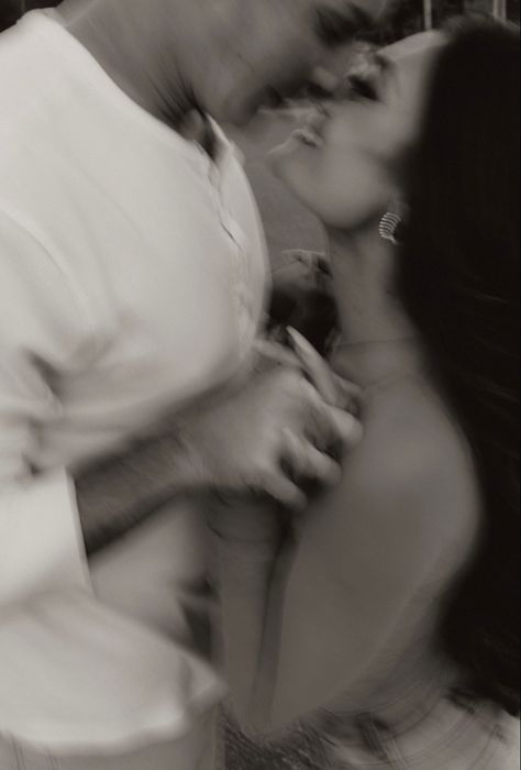 Couples Blurry Photoshoot, Aesthetic Couple Pictures Dark Blurry, Black And White Anniversary Photoshoot, Black And White Proposal, Engagement Pictures Black And White, Engagement Kissing Photos, Blurry Couple Pics Beach, Blurry Photos Aesthetic Couple, Blurry Elopement Photos