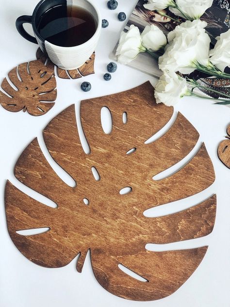 Wedding Table Decorations, Wooden Monstera Leaf, Table Mats Ideas Diy, Products Inspired By Nature, Leaf Placemats, Rustic Placemats, Decor For Wedding, Wedding Table Decoration, Dinning Table
