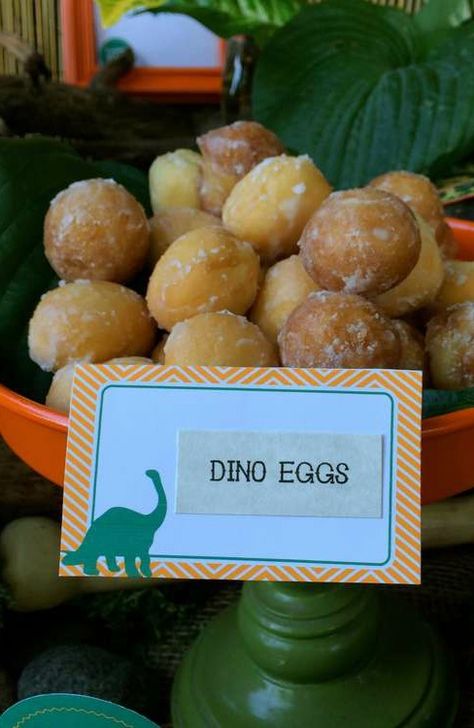 Donut dino eggs at a dinosaur birthday party!  See more party planning ideas at CatchMyParty.com! Dinosaur Birthday Party Fruit, Dino Ranch Birthday Party Food, Dino Breakfast Party, Dino Party Drinks, Dinosaur Cake Hack, Dinosaur Deserts, Dinasour Food Birthday Ideas, Diy Dinosaur Party Ideas, Dinosaur Birthday Party Drinks