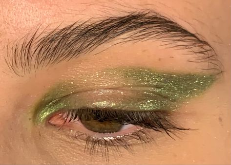 Green Metallic Eyeshadow Looks, Glitter Green Eyeshadow, Jade Green Eye Makeup, Vintage Green Eyeshadow, Cool Green Makeup Looks, Folklore Eye Makeup, Fairy Vibes Makeup, Sparkly Green Makeup, Earthy Green Makeup