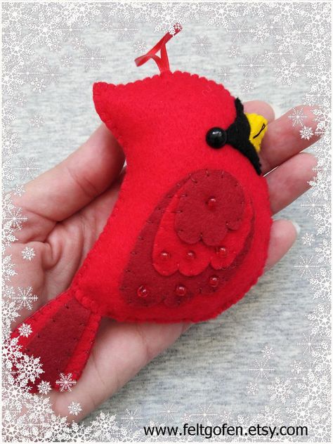 Embroidery Felt, Felt Decor, Diy Felt Christmas Ornaments, Felt Ornaments Patterns, Felt Crafts Christmas, Felt Crafts Patterns, Felt Crafts Diy, Felt Christmas Decorations, Felt Ornament