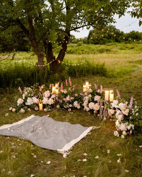 White Floral Proposal, Tulips Proposal, Engagement Proposal Decorations Outdoor, Field Proposal Setup, Outside Engagement Ideas, Candle Lit Proposal Ideas, Flower Field Proposal Ideas, Whimsical Proposal Ideas, Cute Private Proposal