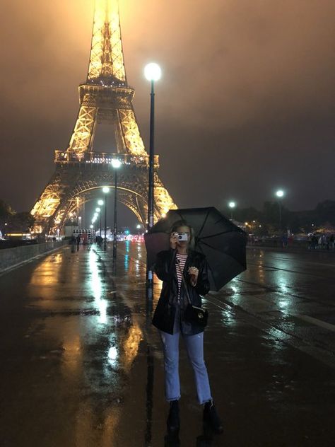 Nature, Christmas In Paris Aesthetic, Rainy Night Outfit, Rainy Wallpaper Aesthetic, Rainy Night In Paris, Paris Aesthetic Night, Rainy Outfits, Paris Mood Board, Paris In February