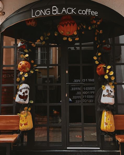 Halloween Window Display, Autumn Shopping, Dark Horror, Mood Aesthetic, Fall Images, Fall Mood, Halloween Window, Post Instagram, Window Displays