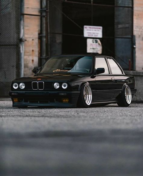 CLASSIC BMW's | BMW E30 on Instagram: “2JZ E30 🚙@brendan_e30 / 📸@seldoondrol” Bmw E30 325, Bmw E30 Coupe, Bmw Old, Bmw 325, Vw Mk1, Bmw Performance, Bmw E30 M3, Bmw M Power, Honda Civic Coupe