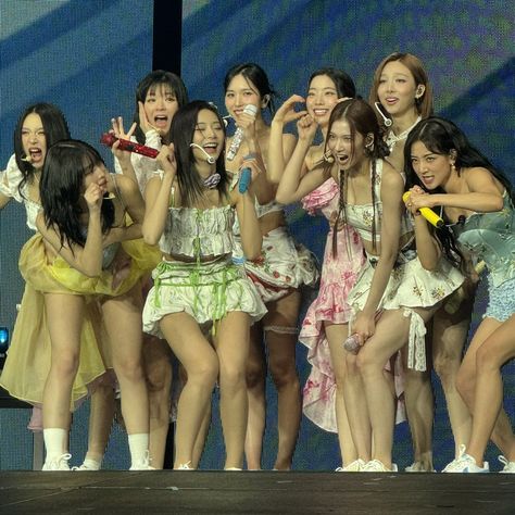 twice ot9 Twice Group Selfie, Kpop Groups Together, Twice Cake Ideas, Twice 0t9, Twice Icons Ot9, Twice Together, Kpop Girl Group Aesthetic, Twice Group Photo, Ot9 Twice