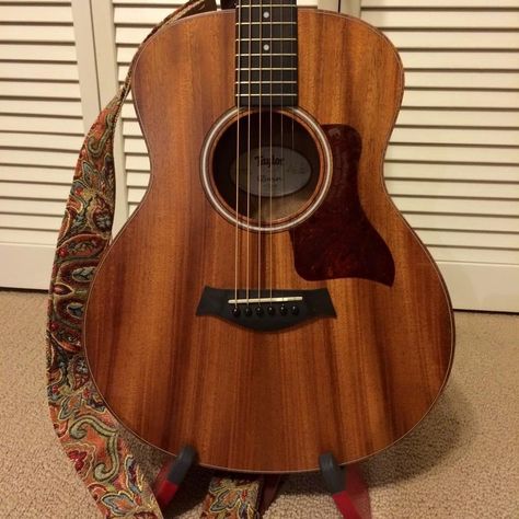 Taylor GS Mini mahogany Guitar, Taylor Gs Mini, Guitar Photos, String Instruments, Ukulele, Wood Grain, Favorite Things, Music Instruments, Grain