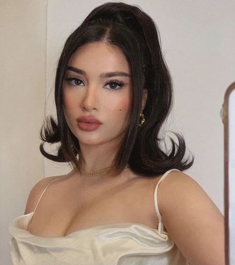 Hairstyle For Medium Length Hair Formal, Hairstyles For Past Shoulder Length Hair, Formal Hairstyle Straight Hair, Makeup Inspo For Graduation, Short Hairstyles Formal Prom, Short Hair Inspo For Prom, Ball Hairstyles Medium Shoulder Length, Fancy Hairstyles For Shoulder Length Hair, Simple Prom Hairstyles For Medium Hair