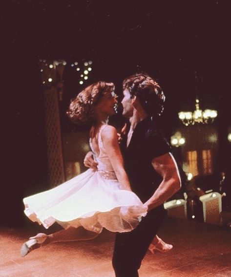 Dirty Dancing Movie, Lev Livet, 80s Aesthetic, Dancing Aesthetic, Patrick Swayze, 80s Movies, Movie Couples, Images Esthétiques, Dirty Dancing