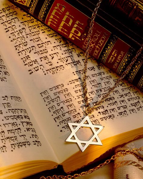 🇮🇱🇮🇱❤️❤️ Yom Kippur, Hebrew Prayers, Arte Judaica, Messianic Judaism, What I Like About You, Learn Hebrew, Jewish Star, Jewish Culture, Shabbat Shalom