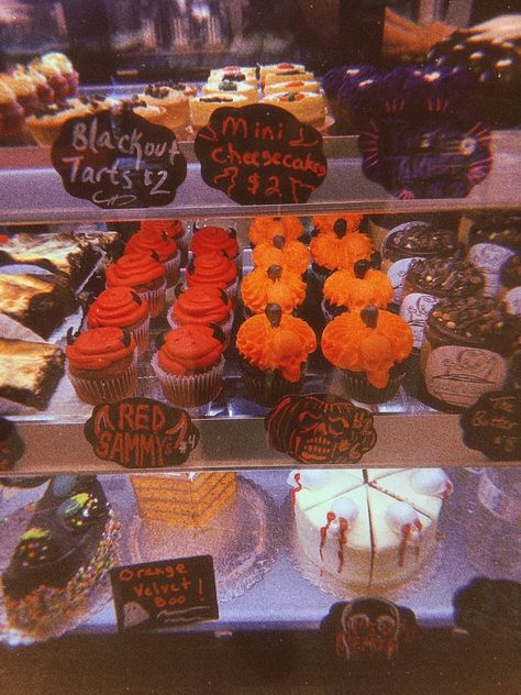 Traditional Halloween Aesthetic, Michaels Halloween Decor, 90s Halloween Aesthetic Decor, Small Town Halloween Aesthetic, Halloween 80s Aesthetic, Fall Romance Aesthetic, Halloween 90s Aesthetic, Trick Or Treating Aesthetic, Aesthetic Cupcakes