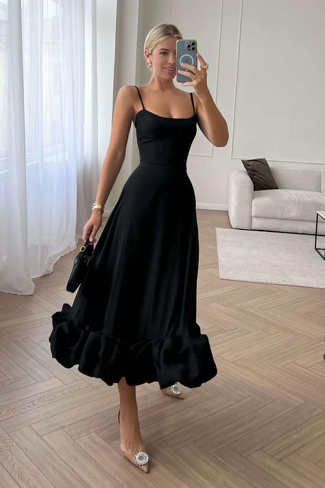 Bustiers, Solid Color Dress, Modieuze Outfits, Midi Dress Party, Bustier Dress, Elegant Dresses Long, Hot Dress, Spaghetti Strap Dresses, Cami Dress