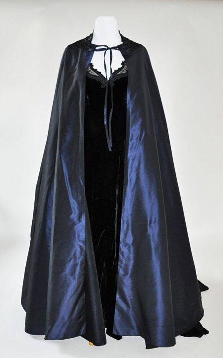 Emmy Rossum's costume from the Cemetery Scene (worn during "Wishing You Were Somehow Here Again") Emmy Rossum Christine, Opera Dress, Scene Dress, Christine Daae, The Phantom Of The Opera, 1900s Fashion, Emmy Rossum, The Phantom, Movie Costumes