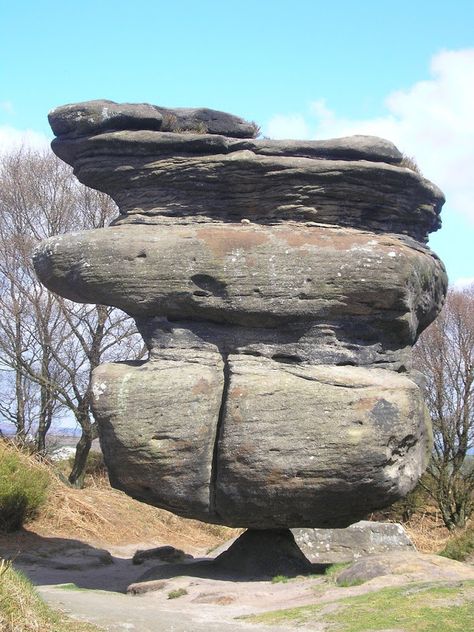 Idol Rock, Brimham Moor. Many curious rock formations are scattered over 50 acres on Brimham Moor. One of them is the Idol Rock precariously balanced on top of a smaller rock. The rocks eroded by water, glaciation and wind, have taken amazing shapes. Many of the formations suggest all manner of things, including elephants, hippos, bears, and mushrooms. Balancing Rocks, Balanced Rock, Matka Natura, Cool Rocks, Beautiful Rocks, Natural Rock, Rock Formations, Alam Yang Indah, Natural Phenomena