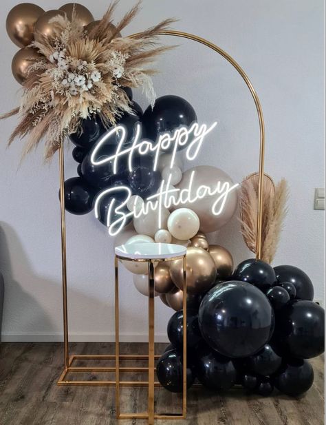 Glam 50th Birthday Ideas For Women, Male Theme Party Ideas, 30th Birthday Themes, 18th Birthday Decorations, Idee Babyshower, 30th Birthday Decorations, Birthday Dinner Party, 21st Birthday Decorations, Diy Balloon Decorations