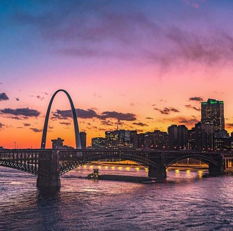 St Louis Missouri Aesthetic, St Louis Aesthetic, Travel Missouri, Baseball Aesthetic, Summer Widgets, Downtown St Louis, Fresh Starts, Missouri Tigers, Artistic Inspiration