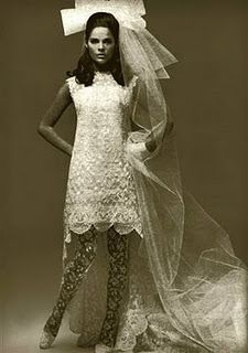 Long veil, short dress and lots of lace! Xx Vintage Wedding Dress 60s, Vintage Wedding Dress 1970s, Wedding Dresses 60s, 1970s Wedding Dress, 1960s Wedding, Vintage Wedding Photos, Vintage Wedding Dress, Trendy Wedding Dresses, Wedding Gowns Vintage