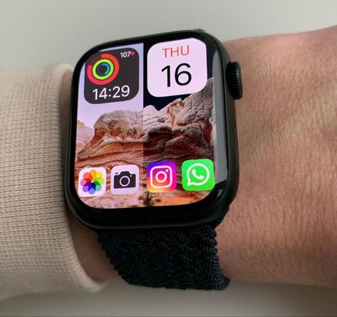 Cute Apple Watch Bands, Apple Smartwatch, Apple Watch Bands Fashion, Apple Watch Fashion, Tech Aesthetic, Diy Wine Glasses, Apple Watch Iphone, Iphone Watch