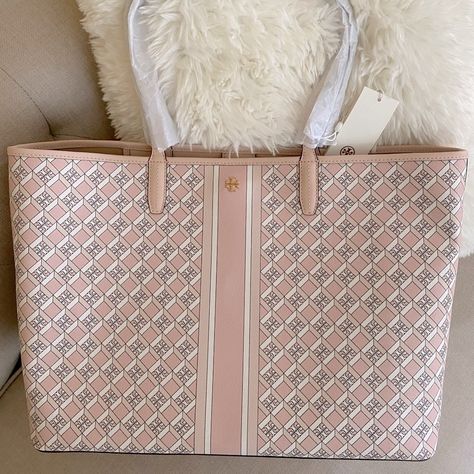 Brand New With Tags - 15”Lx5.5”Wx12”H Tory Burch Geo Logo Tote Bag Tory Burch Purses, Preppy Tote Bags, Tory Burch Tote Bag, Branded Tote Bags, Tory Burch Purse, Tory Burch Tote, Tory Burch Bag Totes, Hacks Clothes, Girly Bags