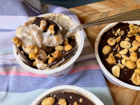 Peanut Butter Protein Yogurt, Froyo Peanut Butter Cups, Greek Yogurt With Chocolate Chips, Pb2 Yogurt Recipes, Peanut Butter Cup Frozen Yogurt, Frozen Greek Yogurt Snacks, Yogurt With Chocolate Chips, Yogurt Peanut Butter Pops, Greek Yogurt And Peanut Butter Powder