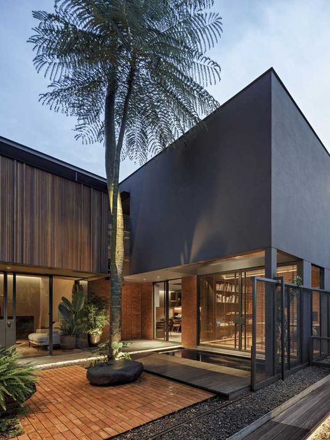 A Journey into Minimalist Tropical House Design: The Case of Studio F15 • 333+ Art Images Minimalist House, Minimalist Tropical House, Tropical Minimalist House, Japanese Living Room Design, Concept Building, Tropical Minimalist, Japanese Living Room, Tropical House Design, Vacant Land