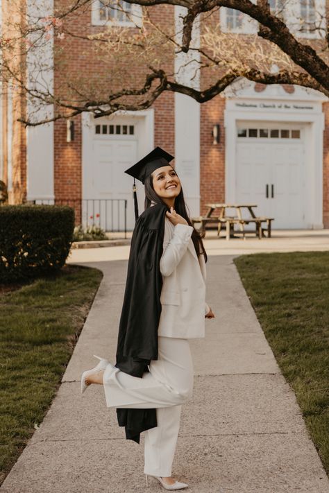 Mba Graduation Photoshoot, Grad Outfits College Classy, Congratulations Outfit, Indian Graduation Outfits, December Graduation Outfit, Convocation Dress Graduation Indian, Mba Graduation Outfit, Creative Shot For Graduation Outfits, Suit Graduation Pictures Women