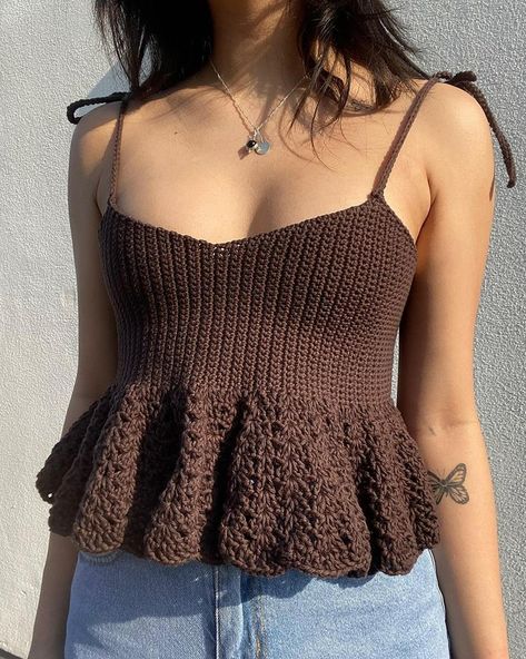 [AffiliateLink] 64 Perfect Crochet Top Ideas Recommendations You Never Thought Of This Fall #crochettopideas Edgy Crochet Top, Square Neck Crochet Top, Crochet Top Outfit, Mode Crochet, Crochet Clothing And Accessories, Crochet Summer Tops, Kleidung Diy, Crochet Fashion Patterns, Ropa Diy