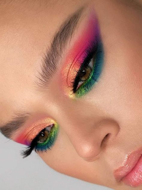 Colorful Hooded Eye Makeup, Tropical Eye Makeup, Morphe 35a Up Til Dawn Looks, Make Up Looks Colorful, Colorful Make Up, Bold Eye Makeup Looks, Colourful Makeup Looks, Colorful Makeup Ideas, Makeup Ideas Colorful