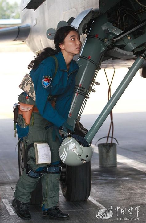 Chinese Female, Pilot Uniform, People's Liberation Army, Female Pilot, Aviators Women, Female Fighter, Female Soldier, Military Women, Military Girl