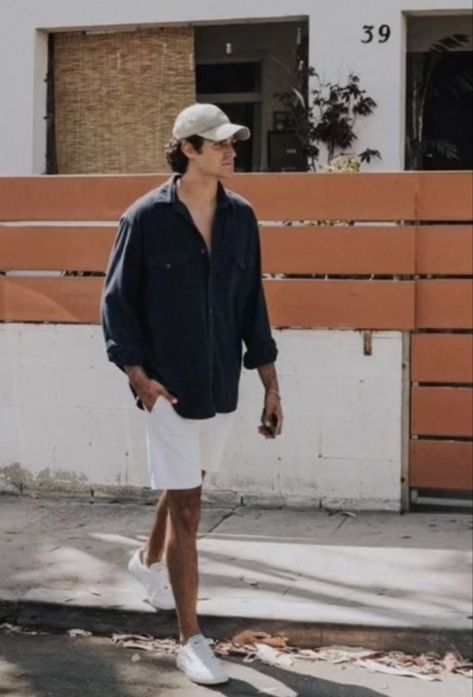 Men New York Outfits Summer, European Fashion Summer Men, Italy Outfit Men’s, Mens French Summer Style, Casual Men’s Outfits Summer, Guy Casual Outfits Summer, New Money Style Men, Men’s Fashion For Italy, Man Chinos Outfit