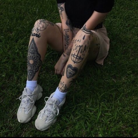 Tumblr Tattoos Aesthetic, Grunge Patchwork Tattoos, Tattooed Girl Aesthetic, Random Leg Tattoos, Aesthetic Leg Tattoos, Patchwork Tattoo Aesthetic, Grunge Tatoos, Tattoo Girl Aesthetic, Tatooed Girl