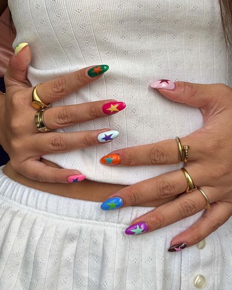 Colorful Short Almond Nails, Funky Short Nails, Nail Basic, Green Nail Art Ideas, Nail Classy, Bug Nails, Mismatched Nails, Nail Cute, Fish Nails