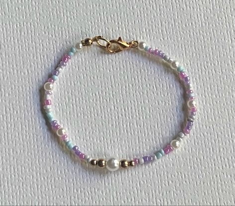 Simple Beads Bracelets Ideas, Anklet Beads Design, Small Beads Bracelets Ideas Aesthetic, Small Beads Bracelets Ideas, Purple Bead Bracelet Ideas, Purple Beads Bracelets, Purple Bracelets Beads, Beads Anklets Ideas, Purple Bracelet Ideas