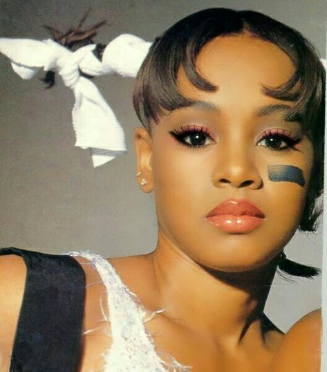 Left Eye😊💗 Left Eye Makeup, Left Eye Halloween Costume, Left Eye Aesthetic, Left Eye Costume, Left Eye Outfits, Tlc Left Eye, Left Eye Tlc, Lisa Left Eye Lopez, Left Eye Lopez