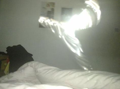 holy crap!  I've seen something very similar - shocking to see that someone else got a picture!! Mysterious Pictures, Pictures Of Angels, Paranormal Things, Angel Sightings, Ghost Sightings, Angel Clouds, Paranormal Photos, Spirit Ghost, Real Ghost