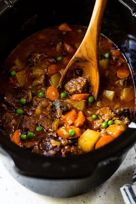 Slow Cooker Beef Stew is the ultimate comfort food! It’s perfect for those crisp fall evenings or chilly winter days when you crave something hearty and satisfying. #beef #slowcooker #crockpot #dinner #easydinners Healthier Dinners, Slow Cooker Recipes Beef Stew, Batch Recipes, Vegan Paleo Recipes, Lunch Appetizers, Stew Meat Recipes, Skinnytaste Recipes, Meal Preps, Slow Cooker Beef Stew