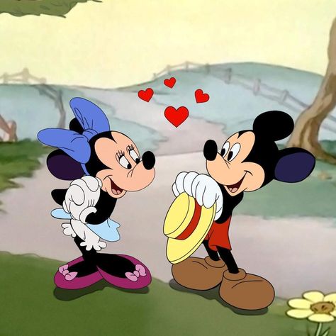 Image shared by u t h i. Find images and videos about love, vintage and disney on We Heart It - the app to get lost in what you love. Iconic Disney Scenes, Gta Funny, Mickey Mouse Y Amigos, Disney Best Friends, Cute Disney Characters, Goofy Disney, Disney Cuties, Mickey Mouse Art, Disney Princess Frozen