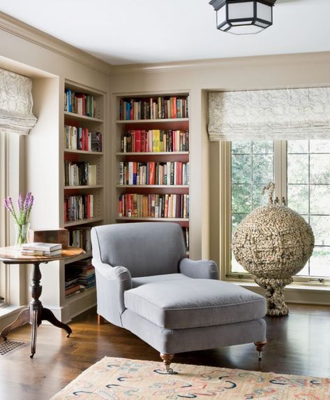 chaise lounge / day bed for the livingroom or office. a cozy reading nook. Neutral Contemporary Library #ReadingChair Home Libraries, Reading Nooks, Luxe Magazine, Home Library Design, Decoracion Living, Grandma's House, Corner House, Luxe Interiors, Hus Inspiration