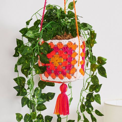 Garden Crochet, Heart Plant, Crochet Plant Hanger, Crochet Garden, Crochet Bracelet Pattern, Heart Crochet, Farm Crafts, Easy Crochet Patterns Free, Crochet Plant