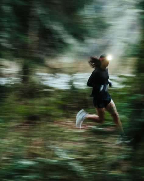 Running Nature Aesthetic, Running Outdoors Aesthetic, Workout Aesthetic Running, Running Photography Aesthetic, Running Aesthetic Photography, Running Astethic, Running Vision Board, Running Aesthetic Men, Running Motivation Aesthetic