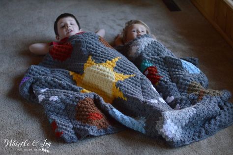 FREE Crochet Pattern: C2C Solar System Blanket | Learn how to work the Corner to Corner technique while making this pretty outer-space themed blanket! Amigurumi Patterns, Beginner Crochet Blanket, Free Crochet Blanket Patterns, Crochet Blanket Ideas, Free Crochet Blanket, Corner To Corner Crochet, Crochet For Beginners Blanket, Easy Crochet Blanket, Blanket Ideas