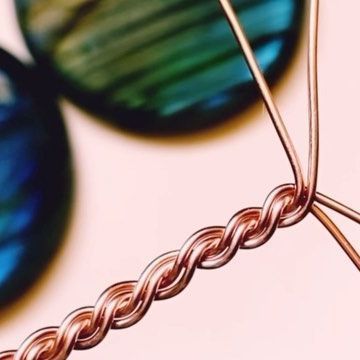 2 Base Wire Weave Patterns, Wire Braiding Tutorials, Wire Weaving Tutorial Free, Wire Jewelry Techniques, Wire Weaving Patterns, Wire Braiding, Wire Jewelry Diy Tutorial, Wire Bracelet Tutorial, Copper Jewelry Diy