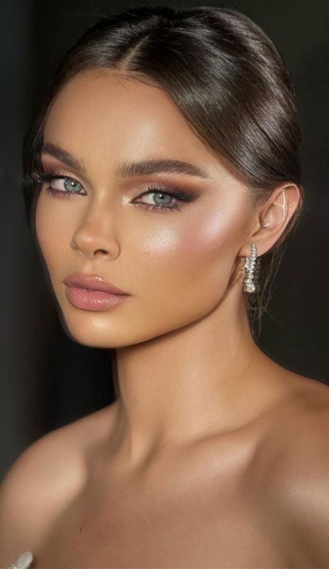 Make Up Glam Look, Bridal Makeup Sparkle Eyes, Glamorous Bridal Makeup, Ethereal Glam Makeup, Make Up For Formal Event, Glam Makeup Round Face, Formal Event Makeup Brown Eyes, Minimal Glam Makeup, Soft Glam Wedding Makeup Brown Eyes