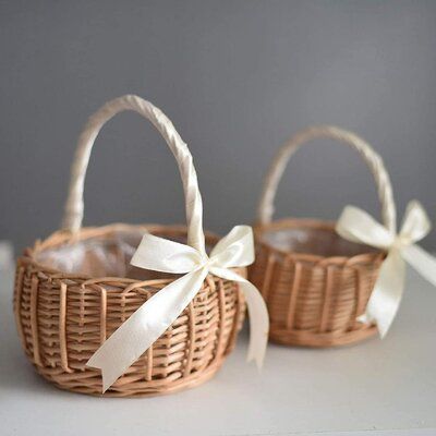 Basket Willow, Basket Flower Arrangements, Gift Wrap Storage, Majlis Perkahwinan, Gubahan Bunga, Rustic Baskets, Boho Flower Girl, Wedding Flower Girl Basket, Eid Al-adha