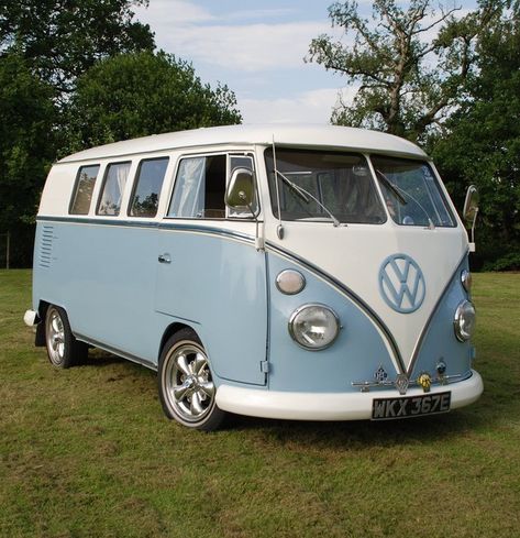 1967 VW Splitscreen Camper Van- I had one like this with a pop-top camper style in dark blue and white, and a '63 beige van that I'd street race, beat most in the short run Vw Kampeerwagens, Vw Minibus, Hippy Van, Vw Splitscreen, Van Vw, Kdf Wagen, Volkswagen Camper Van, Volkswagen Vans, Vw Lt