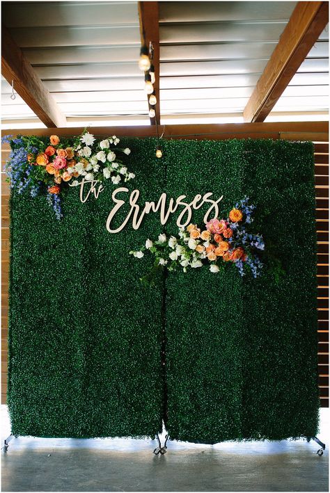 Wedding Planner Office, Boxwood Backdrop, Greenery Backdrop, Greenery Wall, Salon Suites Decor, Austin Wedding Venues, Grass Wall, Prom Theme, Light Backdrop