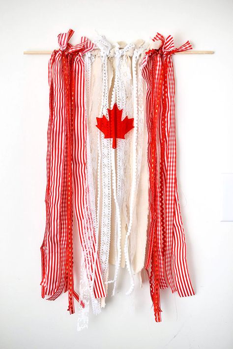 Canada Flag Art, Canada Day Party Decorations, Canada Day Wreath, Canada Day Food, Patriotic Poke Cake, Canada Crafts, White Front Porch, Canada Decor, Canada Party