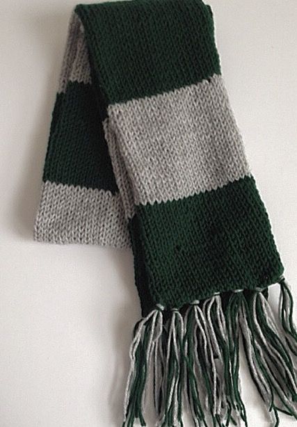 Couture, Hogwarts Scarf, Slytherin Scarf, Free Crochet Scarf Patterns, Scarf Aesthetic, Free Crochet Scarf, Crochet Scarf Patterns, Harry Potter Scarf, Crochet Scarf For Beginners